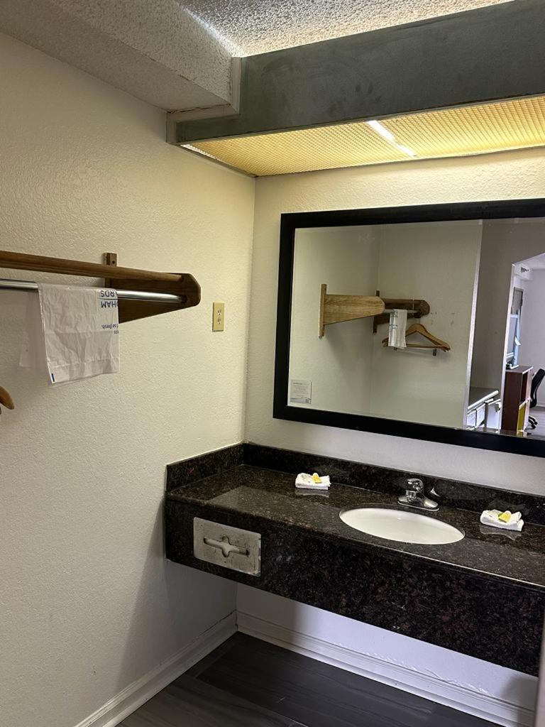 Quality Inn & Suites Decatur Priceville I-65 Dış mekan fotoğraf