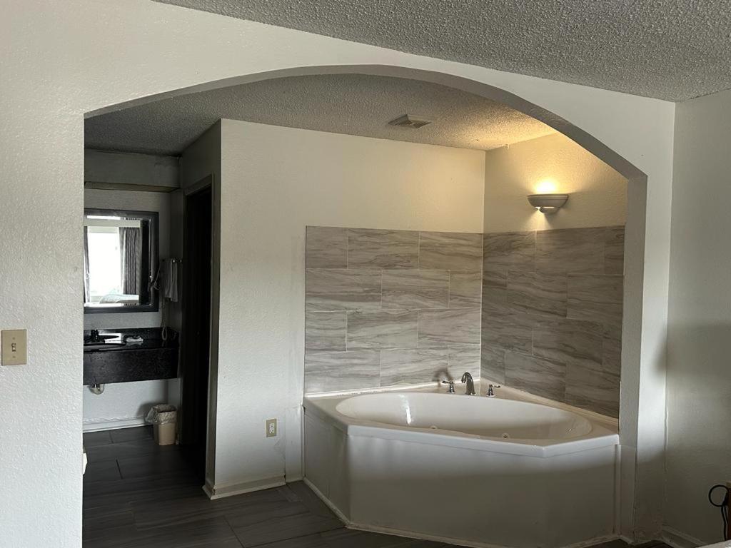 Quality Inn & Suites Decatur Priceville I-65 Dış mekan fotoğraf